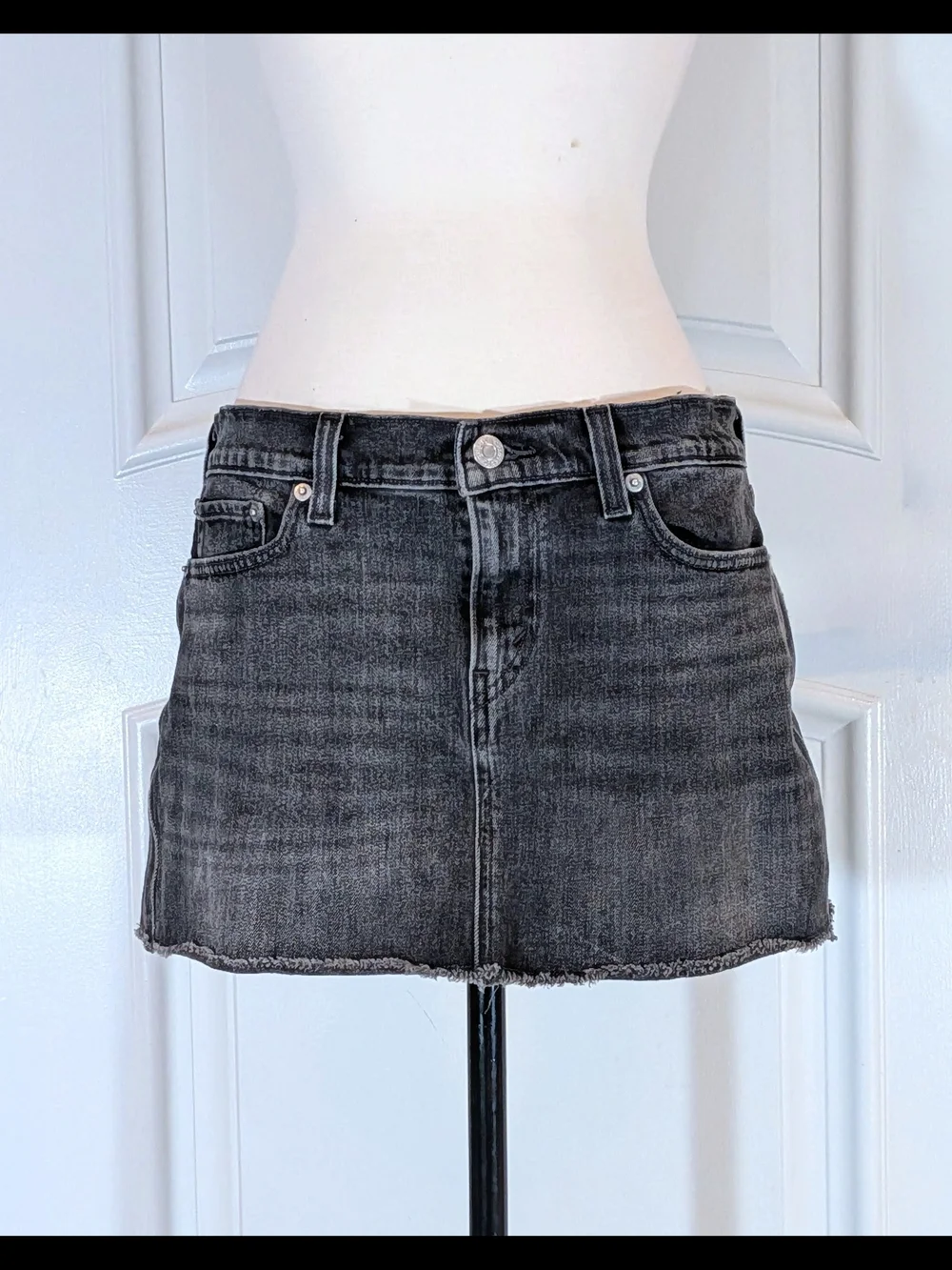 Levi's Black Wash Mini Denim Skirt 28 - Picture 3 of 5